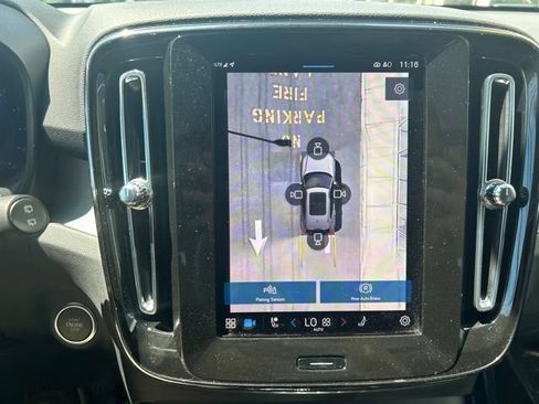 Certified 2025 Volvo XC40 B5 Plus AWD/4WD image 26