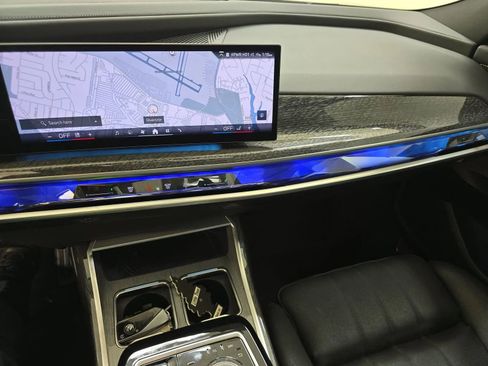 Used 2023 BMW 740i RWD image 9