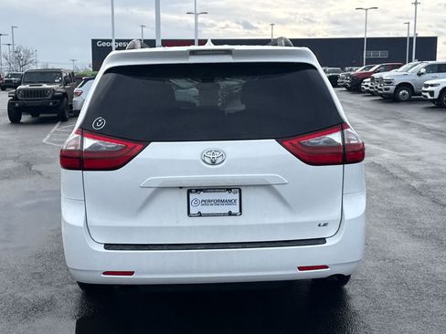 Used 2020 Toyota Sienna LE image 4