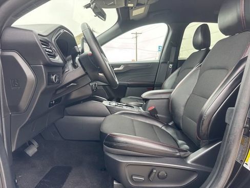 Used 2025 Ford Escape ST-Line AWD/4WD image 2