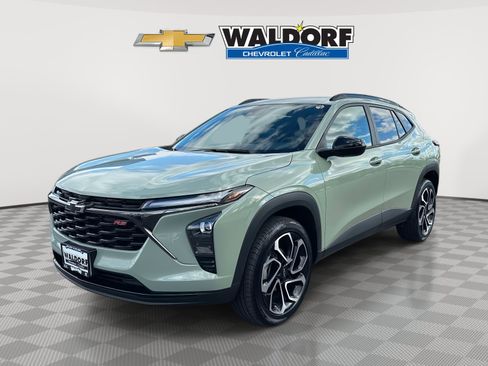 Certified 2024 Chevrolet Trax RS w/ Driver Confidence Package image 3