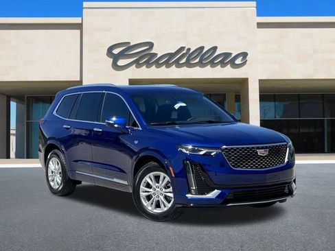 New 2025 Cadillac XT6 Luxury image 2