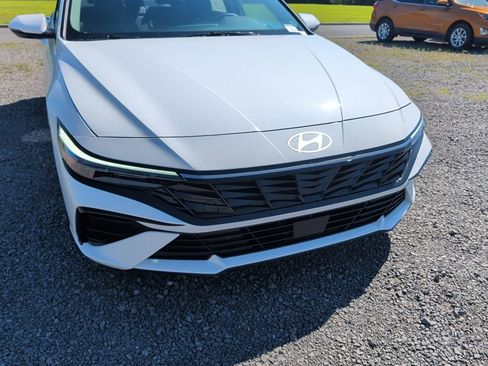 Used 2026 Hyundai Elantra Limited FWD image 11
