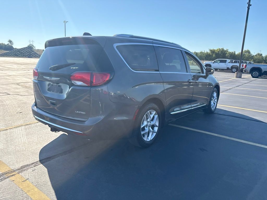 Used 2020 Chrysler Pacifica Limited w/ Advanced Safetytec Group FWD image 13