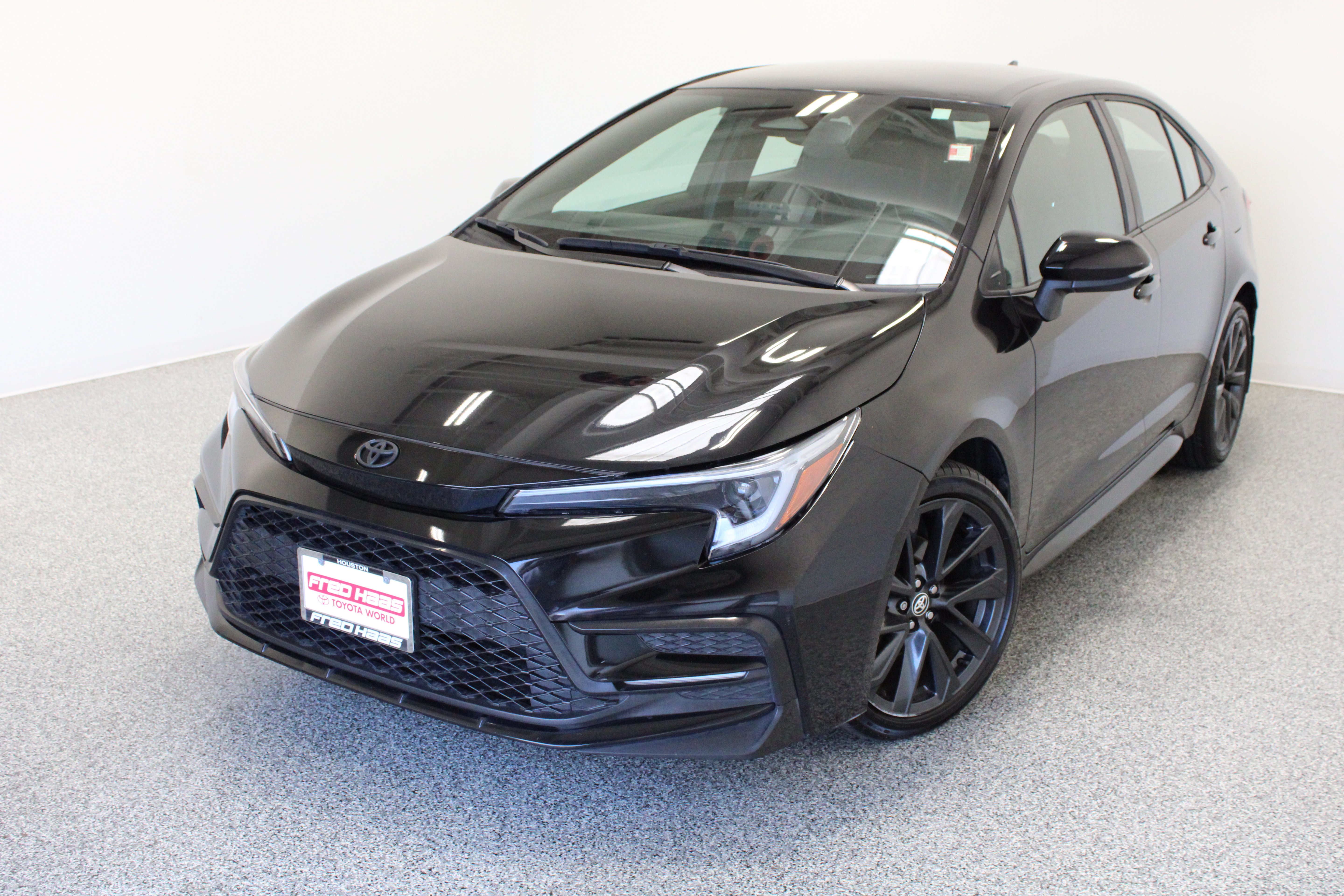 Certified 2024 Toyota Corolla SE FWD image 2