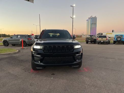 New 2025 Jeep Grand Cherokee Limited w/ Black Appearance Package image 10