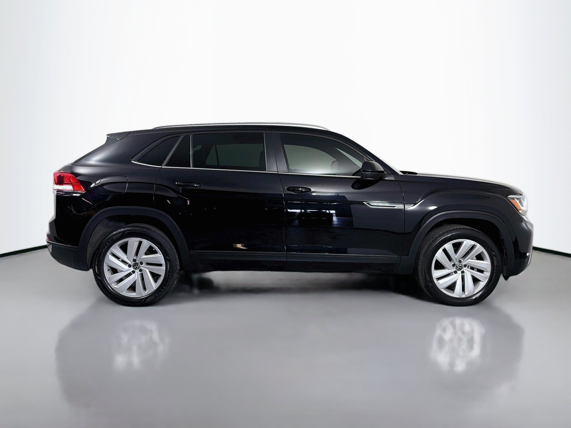 Certified 2023 Volkswagen Atlas Cross Sport SE FWD image 4