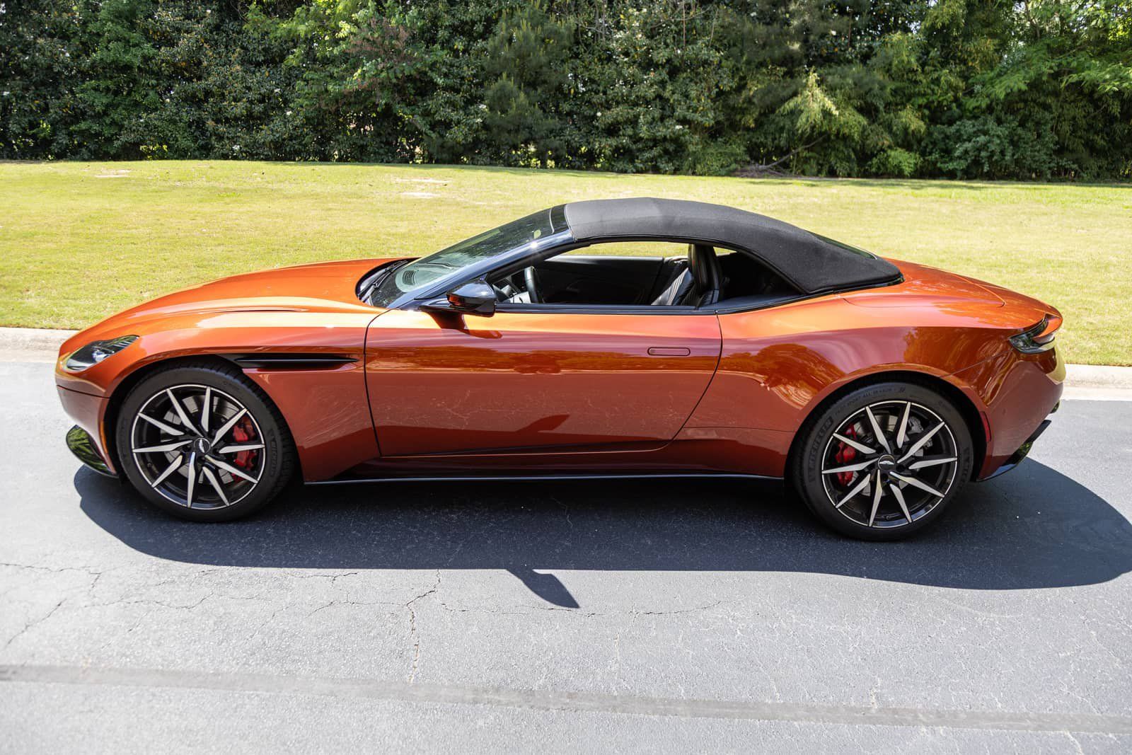 Used 2021 Aston Martin DB11 Volante RWD image 23