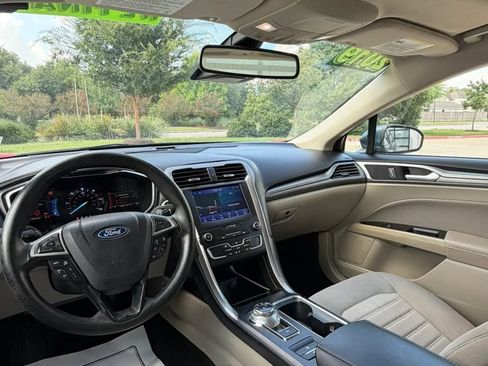 Used 2019 Ford Fusion SE FWD image 13