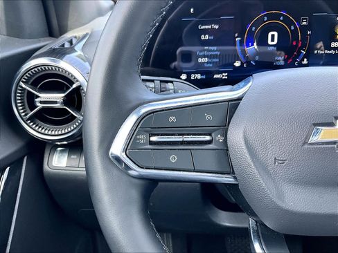 Used 2025 Chevrolet Equinox LT image 22