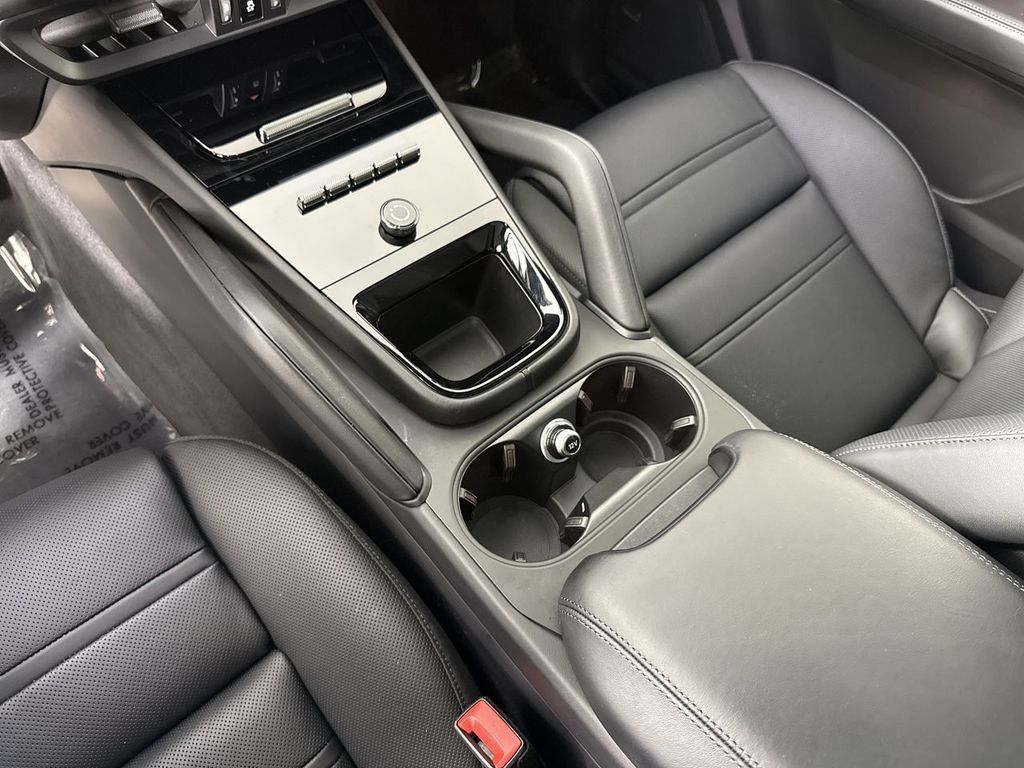 Used 2025 Porsche Cayenne S AWD/4WD image 32