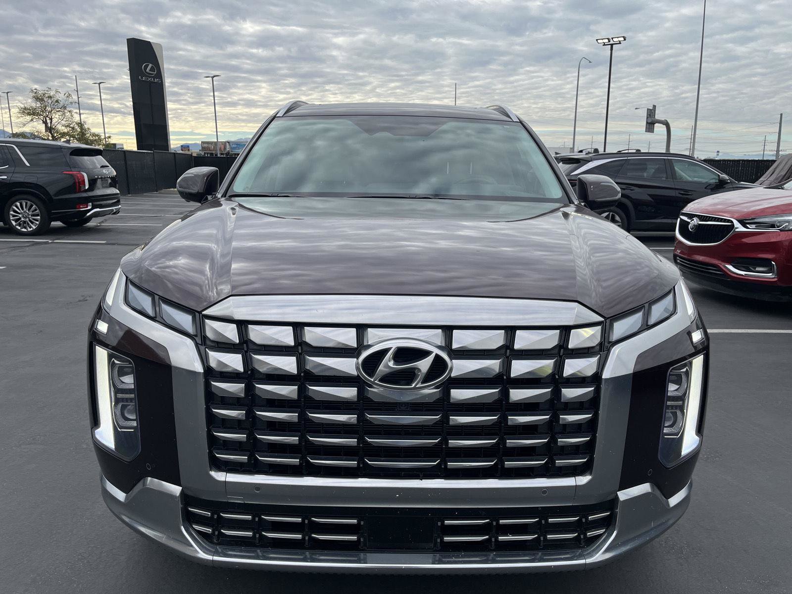 Used 2024 Hyundai Palisade Calligraphy AWD/4WD image 2