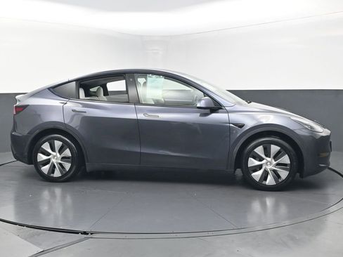 Used 2021 Tesla Model Y 2WD image 5