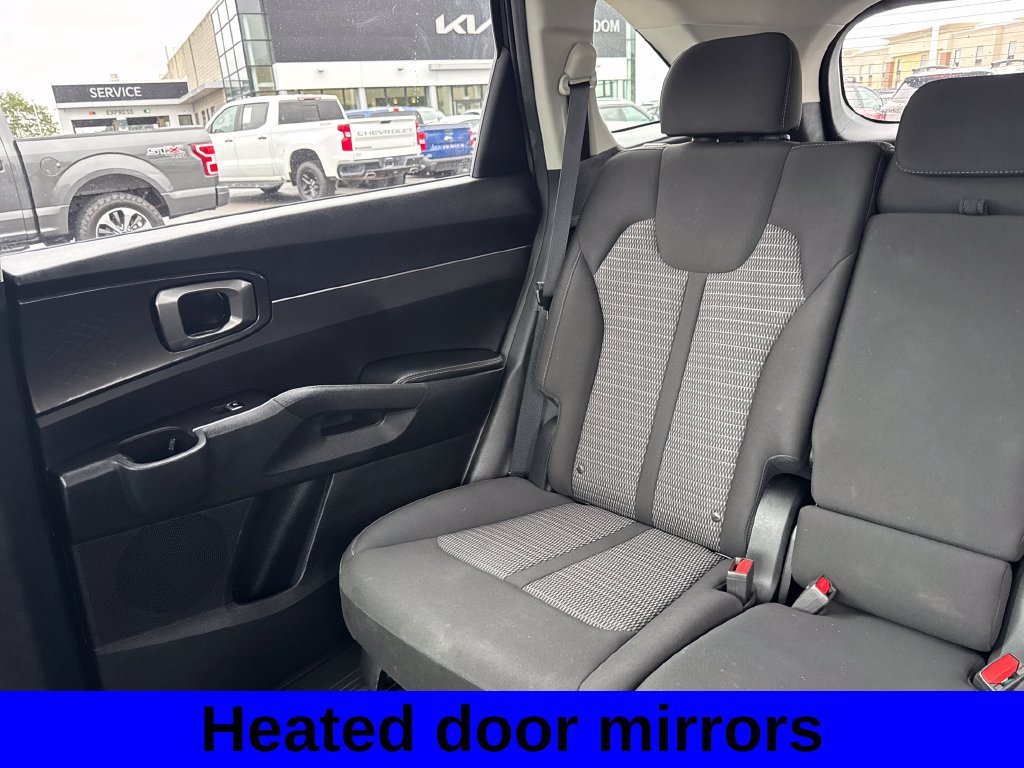 Used 2023 Kia Sorento LX AWD/4WD image 13