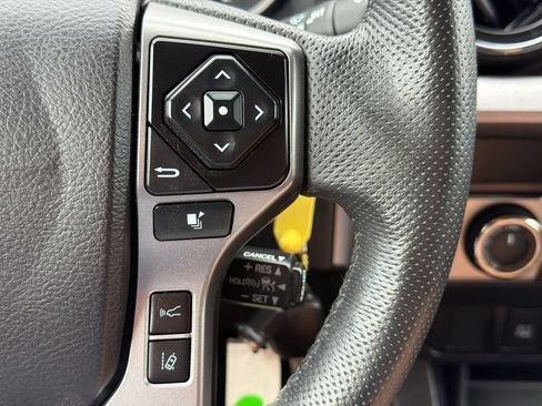 Used 2021 Toyota Tacoma SR5 AWD/4WD image 21