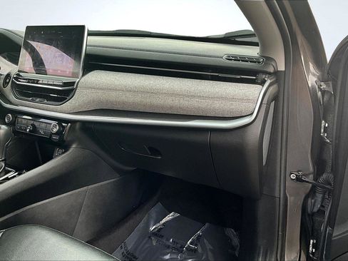 Used 2022 Jeep Compass Latitude image 16