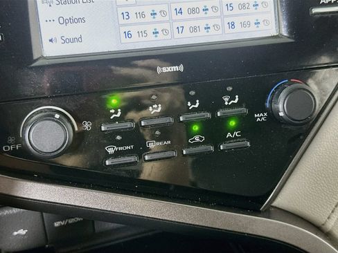 Used 2020 Toyota Camry LE FWD image 28