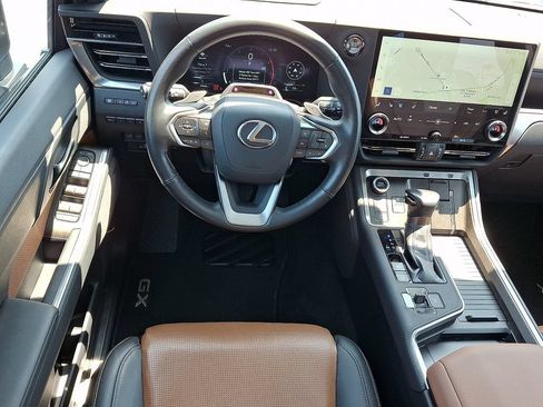 Used 2024 Lexus GX 550 w/ Accessory Package (2T) AWD/4WD image 2