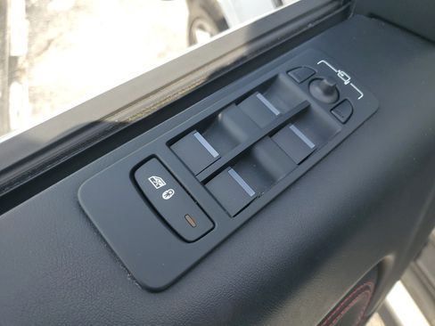 Used 2020 Land Rover Discovery Sport HSE R-Dynamic image 11