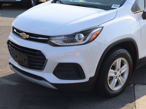Used 2022 Chevrolet Trax LT w/ LT Convenience Package AWD/4WD image 6