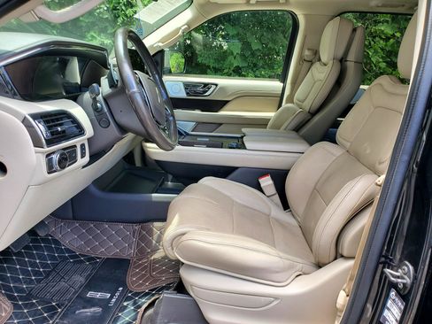 Used 2018 Lincoln Navigator Reserve AWD/4WD image 28