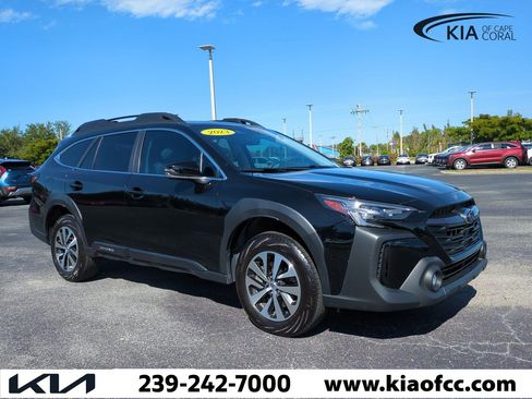 Used 2023 Subaru Outback Premium image 2