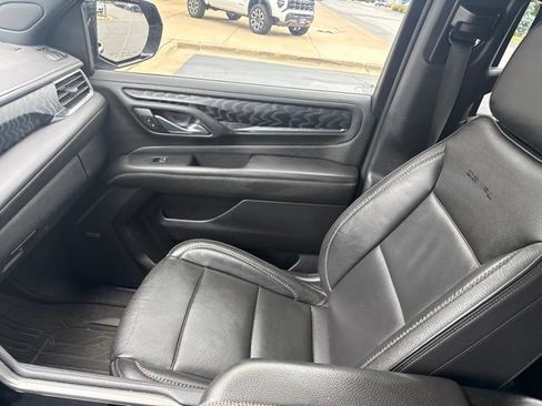 Used 2023 GMC Yukon Denali AWD/4WD image 5