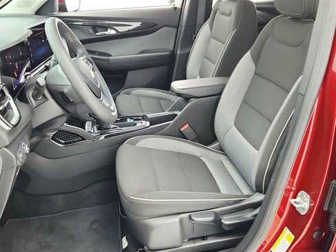 Used 2025 Chevrolet TrailBlazer LT image 10