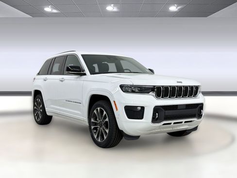 Used 2023 Jeep Grand Cherokee Overland image 7
