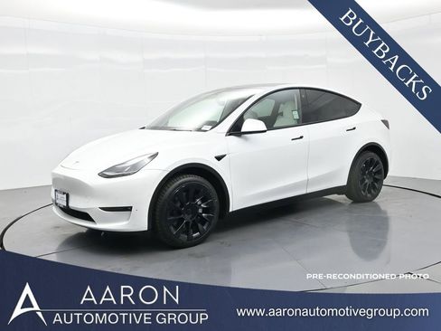 Used 2022 Tesla Model Y Long Range image 1