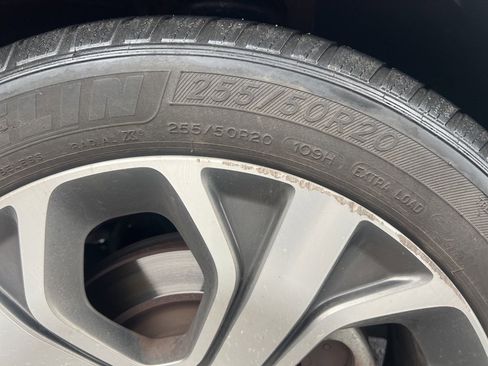 Used 2019 Ford Explorer Platinum image 31