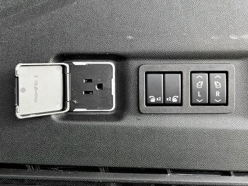 Used 2024 Chevrolet Suburban RST image 11