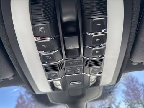 Used 2013 Porsche Cayenne Diesel AWD/4WD image 18