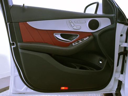 Used 2023 Mercedes-Benz GLC 300 4MATIC Coupe image 11