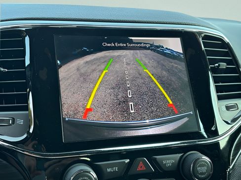 Used 2020 Jeep Grand Cherokee Limited AWD/4WD image 9