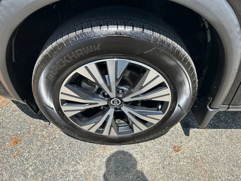 Used 2021 Nissan Rogue SV w/ Premium Package FWD image 12