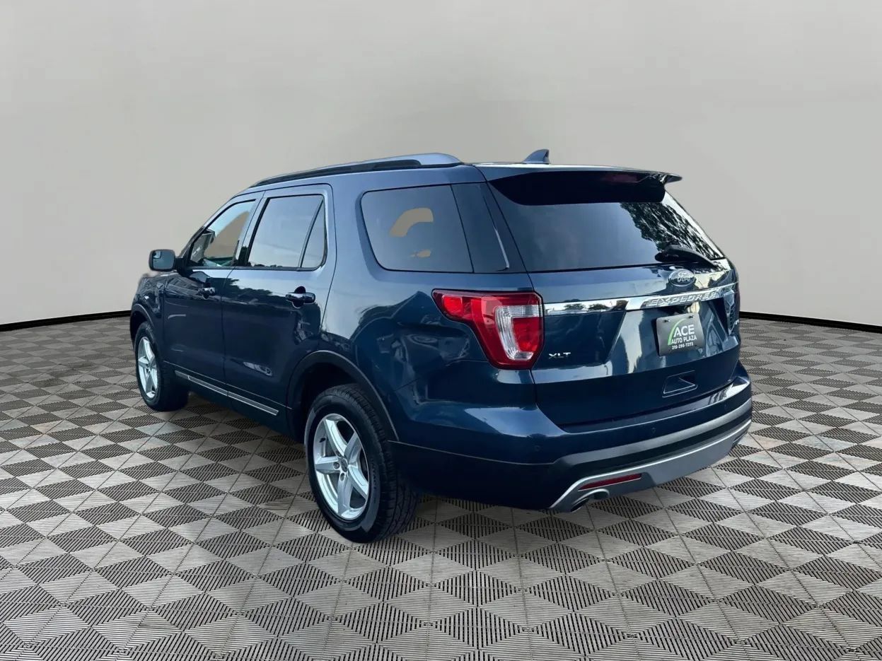 Used 2016 Ford Explorer XLT w/ Equipment Group 202A AWD/4WD image 7