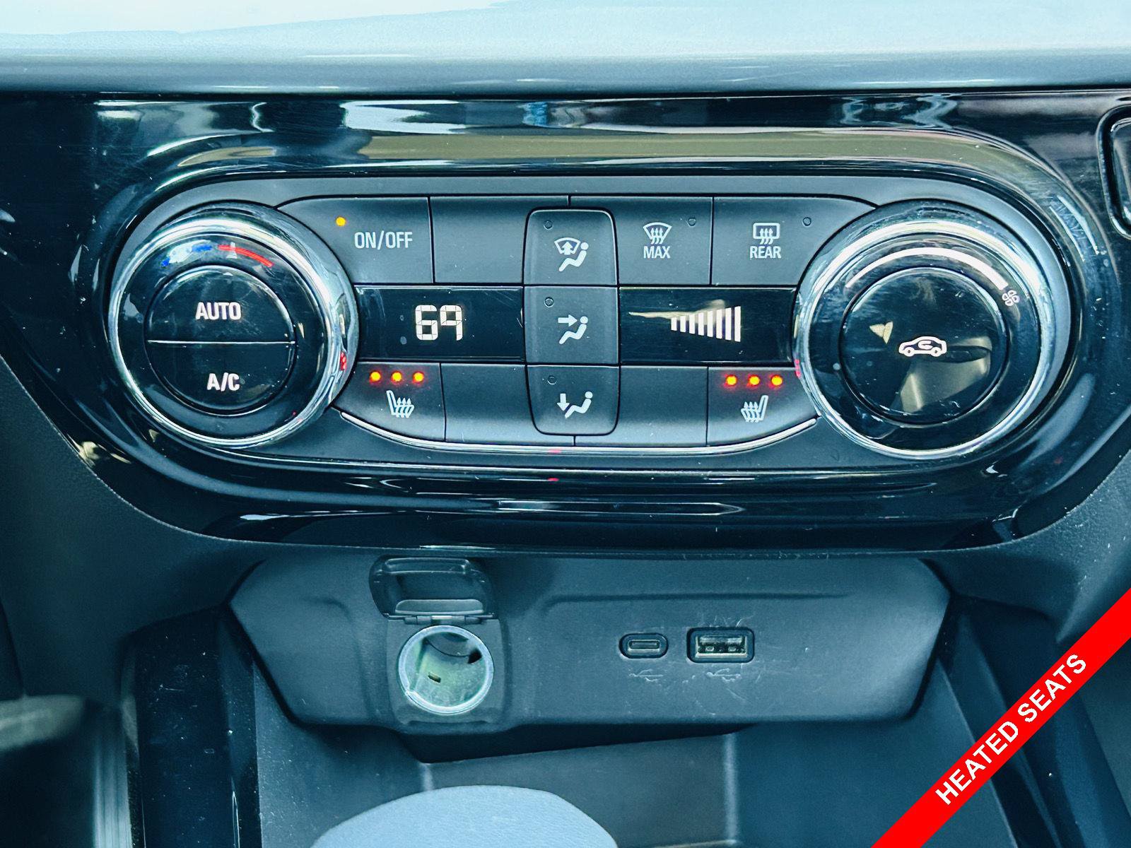 Used 2025 Chevrolet Trax LT w/ LT Convenience Package FWD image 5