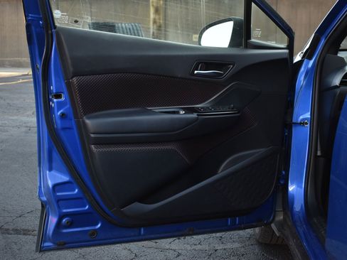 Used 2019 Toyota C-HR Limited FWD image 12