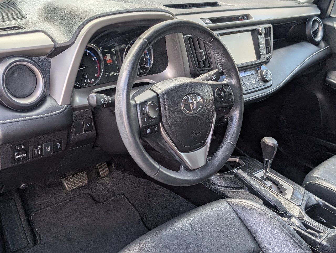 Used 2017 Toyota RAV4 Platinum FWD image 14