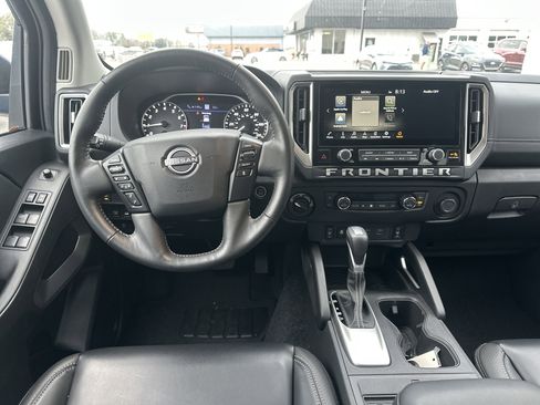 Used 2025 Nissan Frontier SL image 15