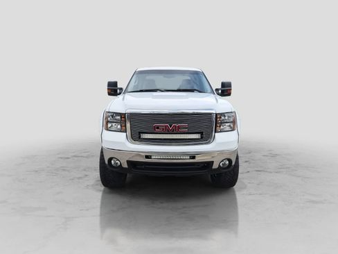 Used 2010 GMC Sierra 2500 SLT AWD/4WD image 3