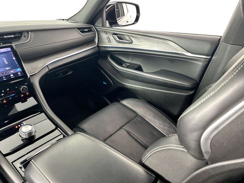 Used 2022 Jeep Grand Cherokee Overland w/ Luxury Tech Group IV image 25