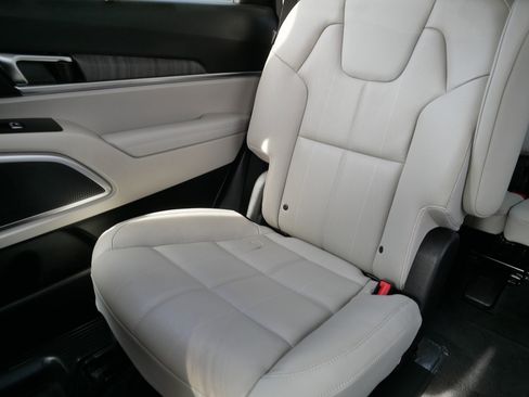 Certified 2024 Kia Telluride EX w/ EX Captain's Chair Package AWD/4WD image 12