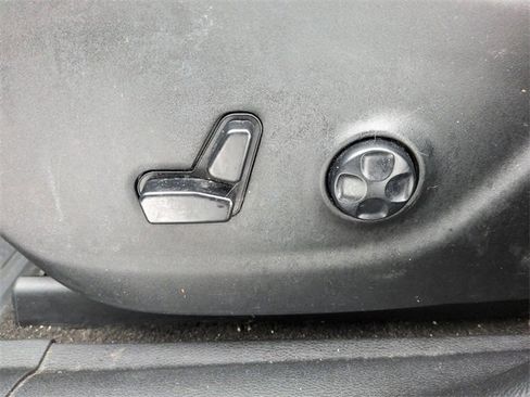 Used 2020 Jeep Cherokee Limited image 19