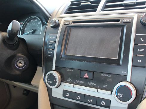 Used 2012 Toyota Camry LE image 33