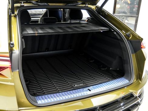 Used 2023 Lamborghini Urus Performante AWD/4WD image 71