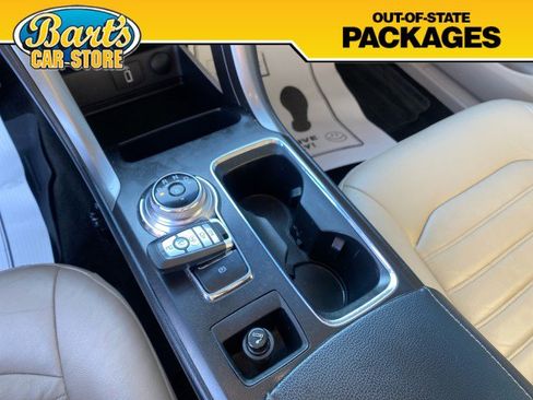 Used 2017 Ford Fusion SE w/ Fusion SE Technology Package image 30