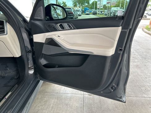 Used 2021 BMW X5 M50i w/ Executive Package image 29