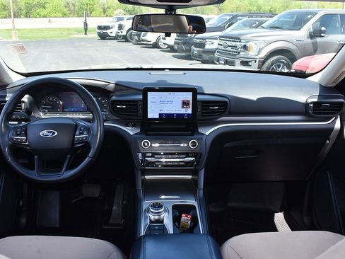 Used 2020 Ford Explorer XLT w/ Comfort Package AWD/4WD image 4